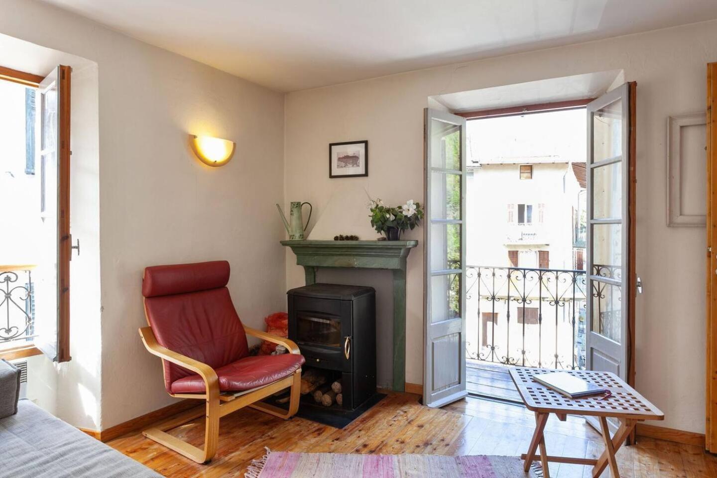 Sunny 1-Bed Apartment In Lovely Mountain Village La Brigue Esterno foto