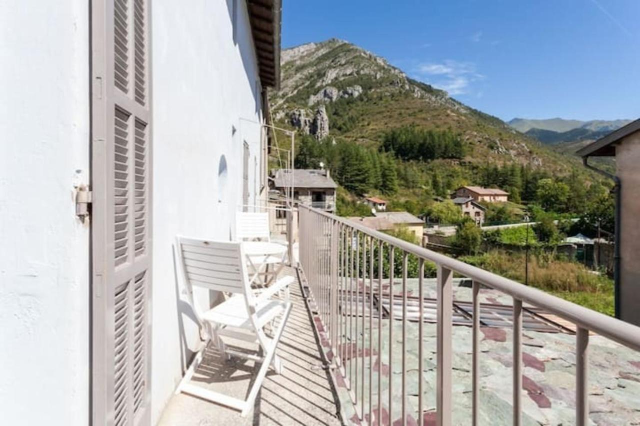 Sunny 1-Bed Apartment In Lovely Mountain Village La Brigue Esterno foto